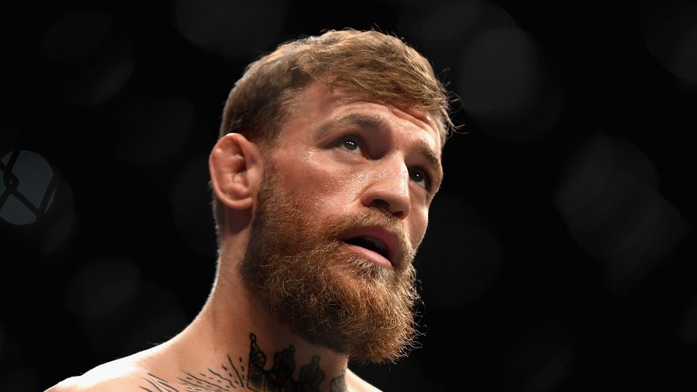 Conor McGregor levant les yeux