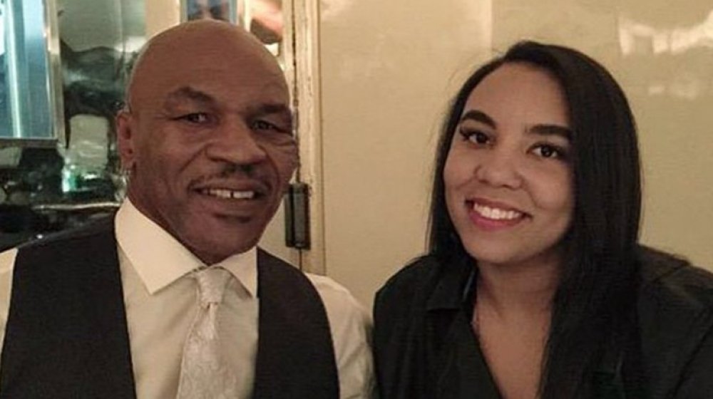 Mike Tyson et Rayna Tyson souriant à M. Chow's à Hollywood 