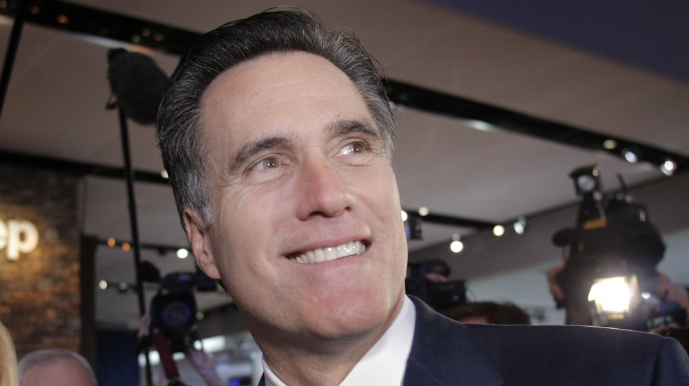 Mitt Romney souriant au Salon international de l'auto de l'Amérique du Nord 2008 