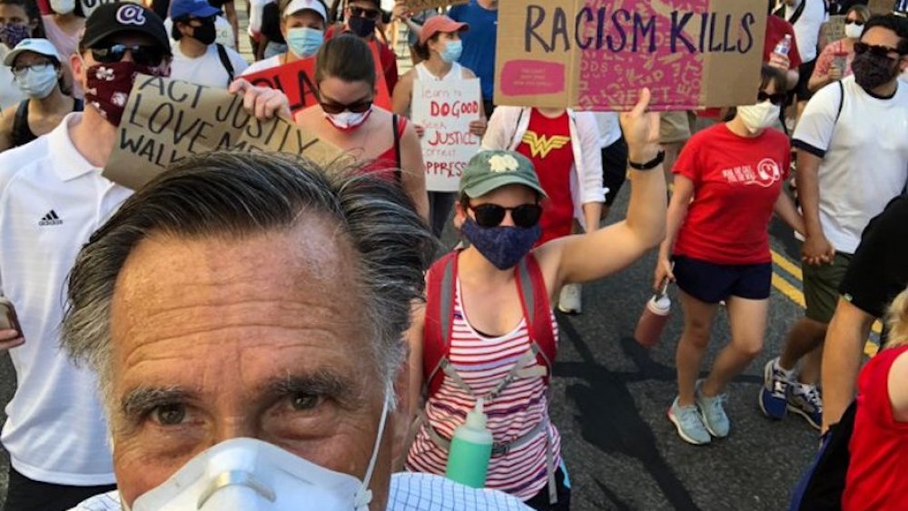 Selfie de Mitt Romney lors d'une manifestation de Black Lives Matter 