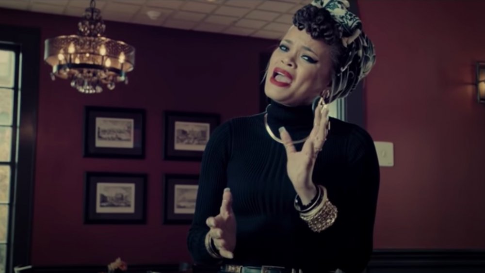 Andra Day se produit dans son clip "Rise Up"