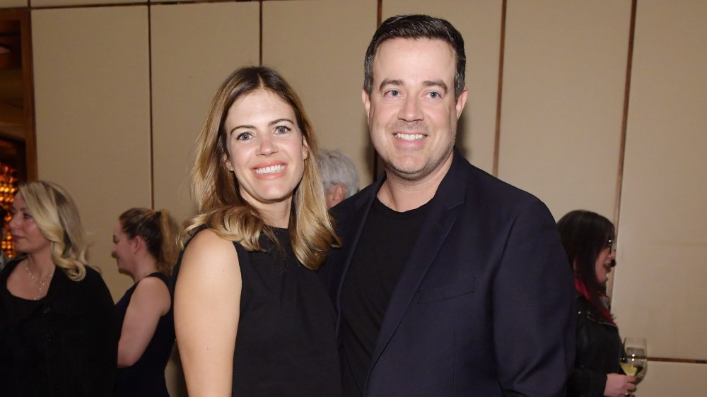 Siri Pinter et Carson Daly, tous deux souriants