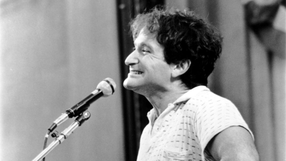 Robin Williams souriant lors d'une performance