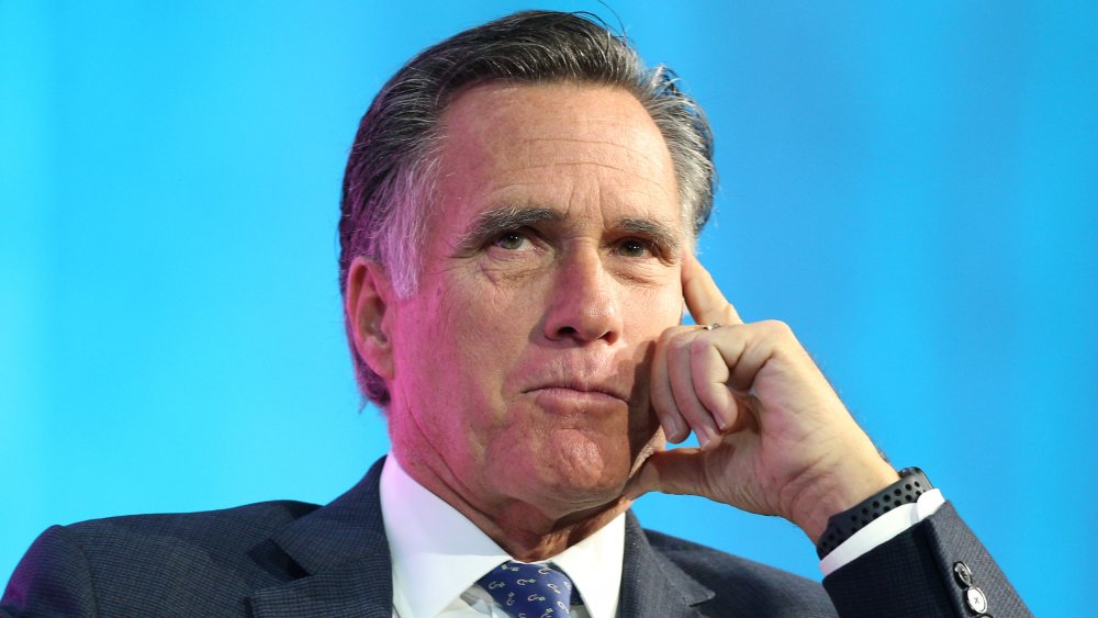 Mitt Romney dans une pose de pensée classique 