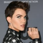 Les looks changeants de Ruby Rose