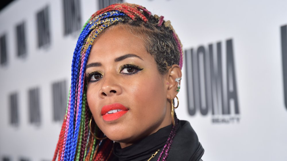 Kelis avec des tresses arc-en-ciel