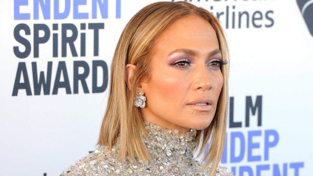 Jennifer Lopez arrive pour les Film Independent Spirit Awards 2020