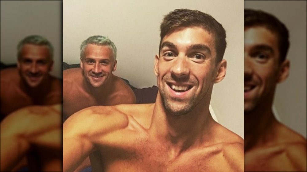 Michael Phelps et Ryan Lochte posent pour un selfie Instagram