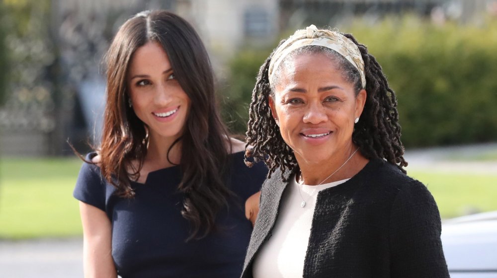 Dans la vie de Meghan Markle vivant avec sa mère