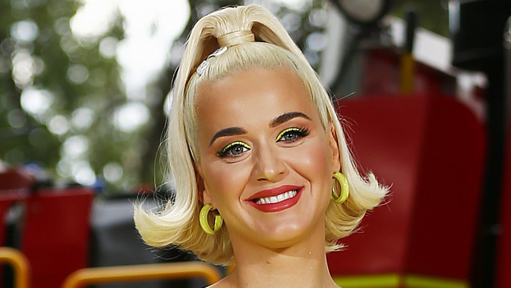 Que signifie le sourire de Katy Perry?