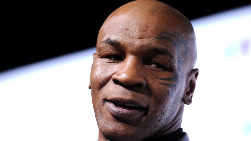 Mike Tyson close up, tatouage de visage sur écran