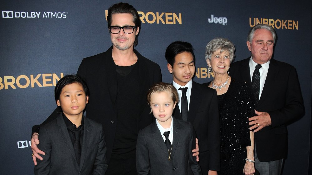 Brad Pitt avec les enfants Pax, Shiloh, Maddox et parents Jane Pitt et William Pitt 