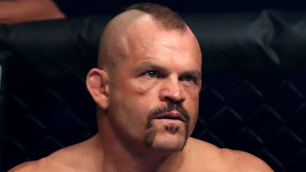 Chuck Liddell à la recherche sérieux au cours d’un combat MMA