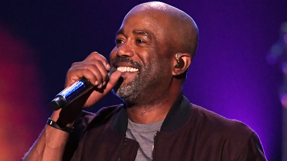 La vraie signification des bières et du soleil de Darius Rucker