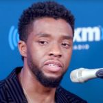 Le moment déchirant Chadwick Boseman est tombé en panne au sujet de deux de ses fans luttant contre le cancer