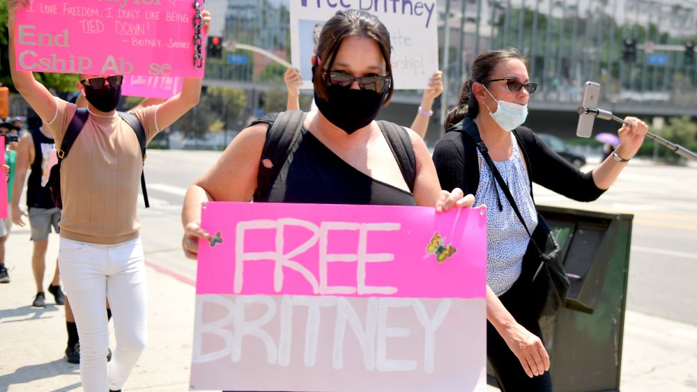 #FreeBritney manifestants au palais de justice du centre-ville de Los Angeles en 2020