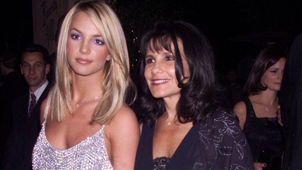 Britney Spears et Lynne Spears à la fête pré-Grammy Awards en 2001