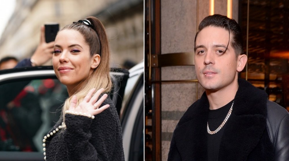 Ashley Benson agitant et G-Eazy souriant