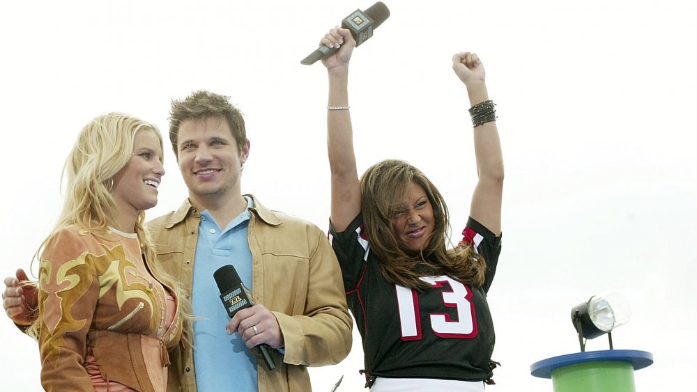 Jessica Simpson, Nick Lachey et Vanessa Minnillo à l’émission Total Request Live de MTV sur le Super Bowl dimanche en 2004