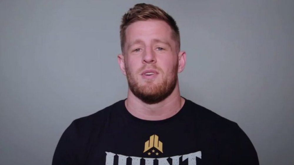 J.J. Watt présente un prix aux Emmys 2020