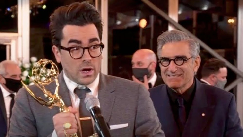 Daniel Levy et Eugene Levy acceptent les prix aux Emmys 2020