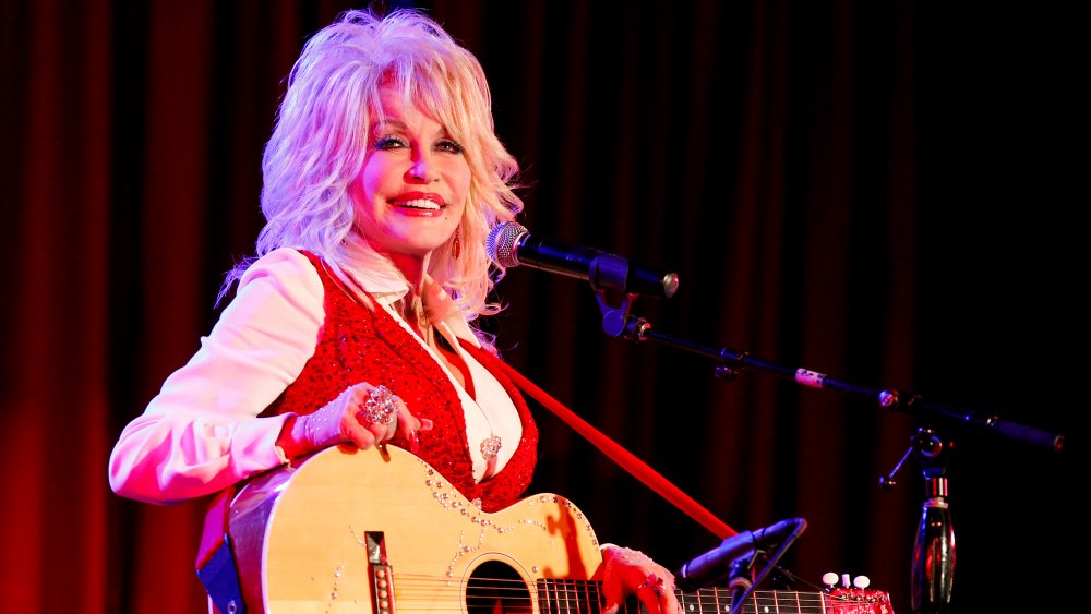 Dolly Parton à la Conférence des femmes de la tente rouge de Stella Parton en 2014