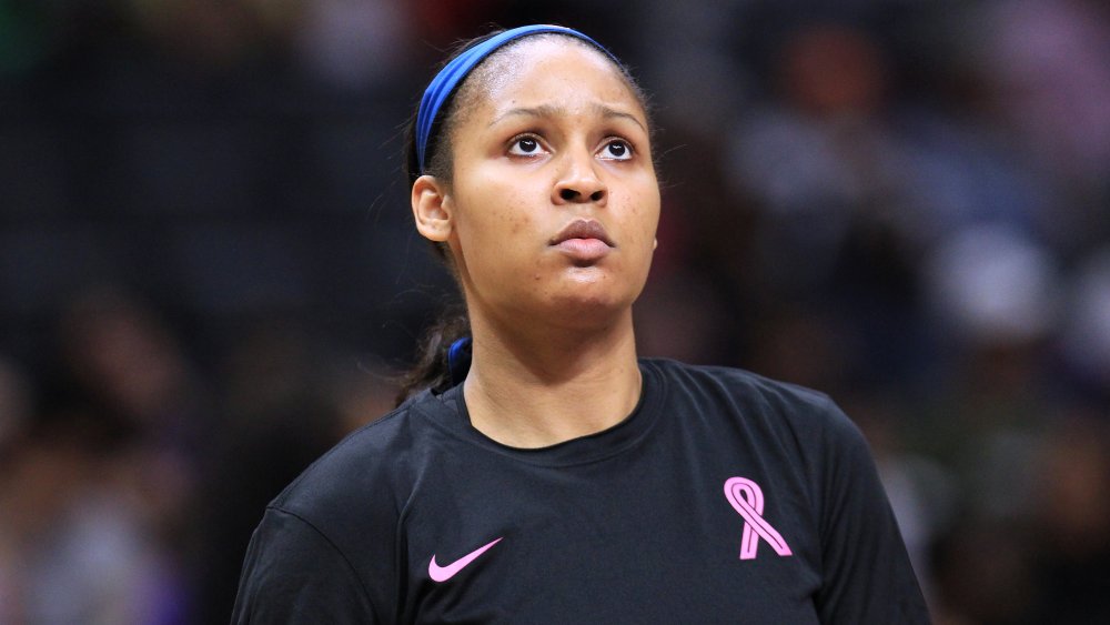 Maya Moore regardant vers le haut 