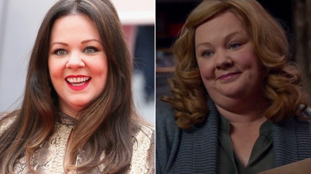 Image divisée de Melissa McCarthy souriant grande à la première d’espion, et comme Susan Cooper dans Spy