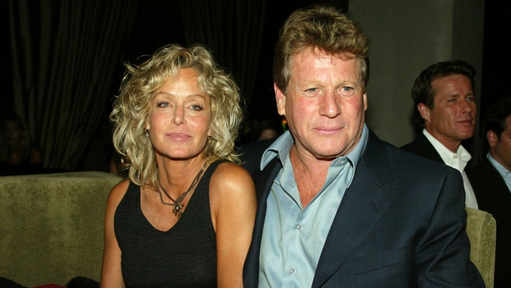 Farrah Fawcett et Ryan O’Neal assis