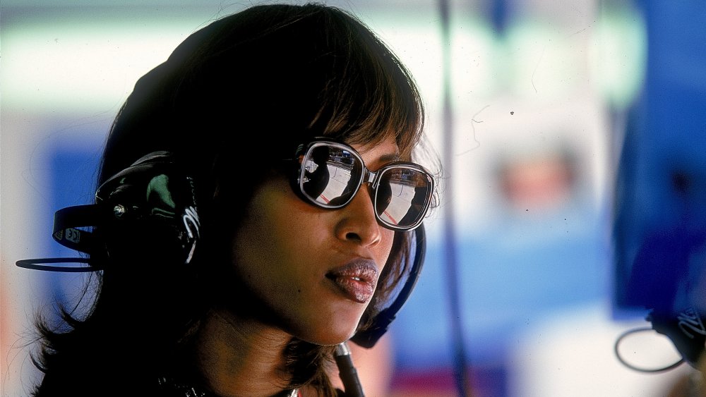 Naomi Campbell avec des lunettes de soleil sur