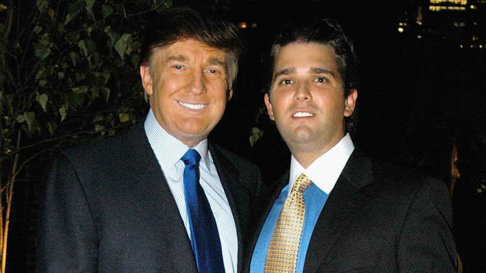 Donald Trump et Donald Trump Jr. lors d’une fête en 2003 à New York