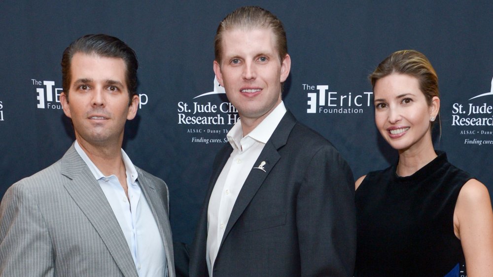 Donald Trump Jr., Eric Trump et Ivanka Trump lors de la 9e vente aux enchères annuelle de golf sur invitation de la Fondation Eric Trump