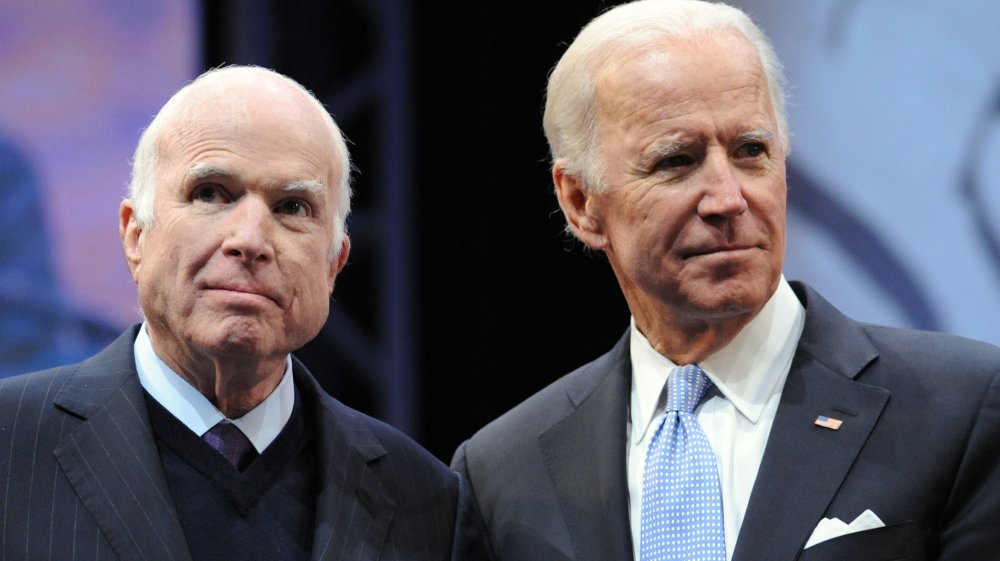 La vérité sur la relation de Joe Biden avec les McCain