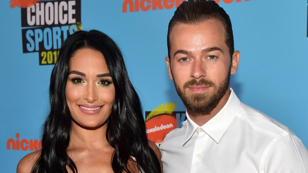 Pourquoi Nikki Bella et son fiancé ne vivent pas ensemble en ce moment