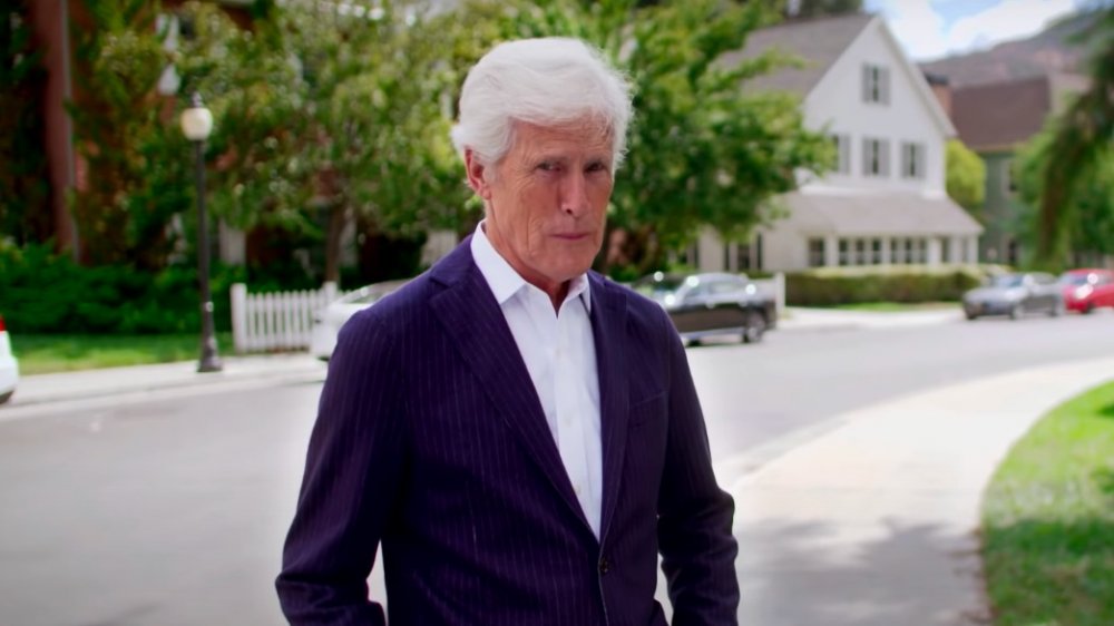 Keith Morrison marchant dehors pour une parodie de ligne de données sur The Ellen DeGeneres Show