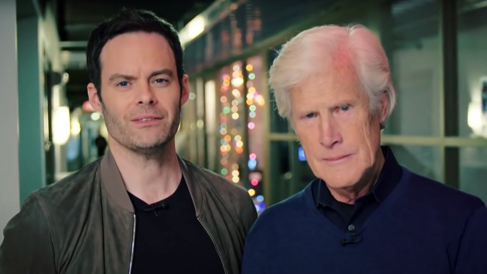 Bill Hader et Keith Morrison ont l'air sérieux dans une interview de Sunday Today