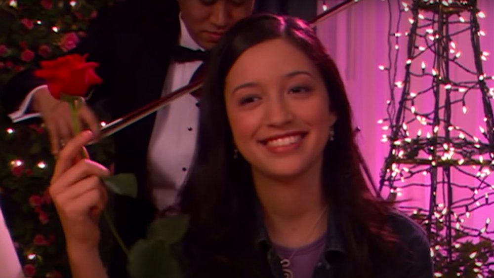 Christian Serratos sur le guide de survie scolaire déclassifié de Ned