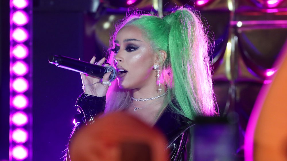 Doja Cat avec des cheveux verts 