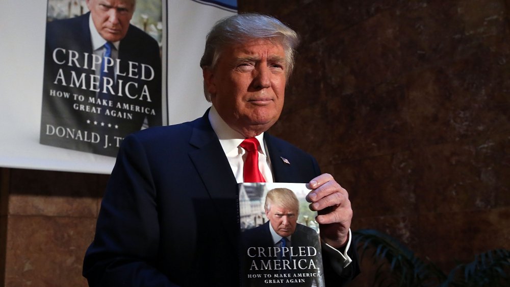 Donald Trump lors d'une signature de livre en 2015
