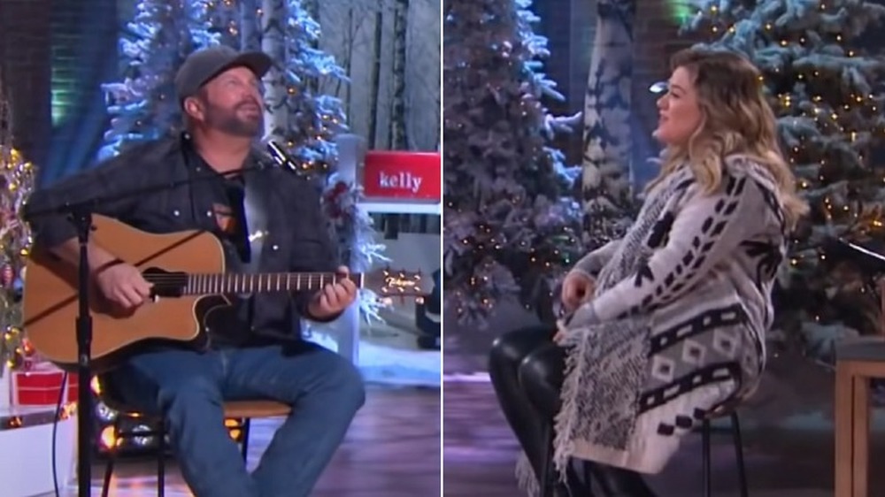 Garth Brooks et Kelly Clarkson chantent