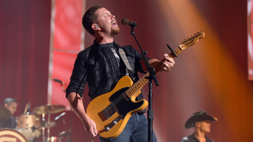 Scotty McCreery chantant