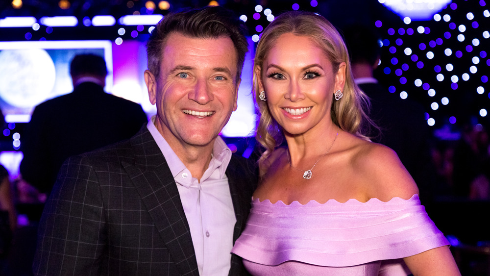 Robert Herjavec et Kym Johnson souriant