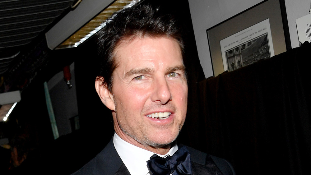 Tom Cruise souriant à la caméra