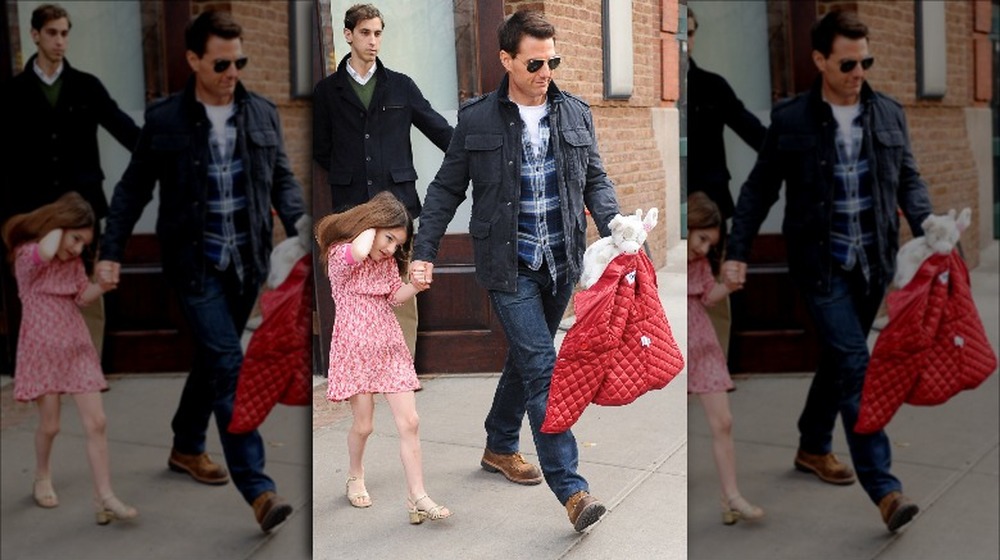 Tom Cruise et Suri marchant