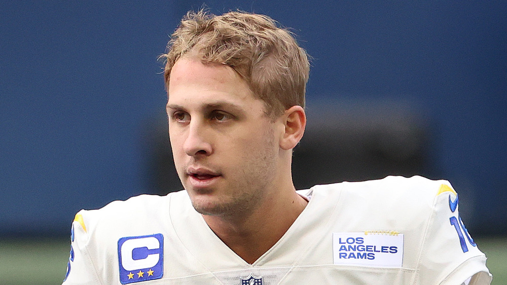 Jared Goff jouant au football