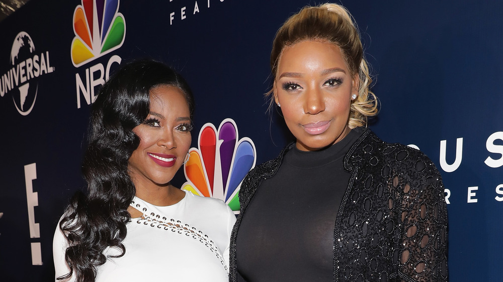 Kenya Moore et NeNe Leakes souriant 