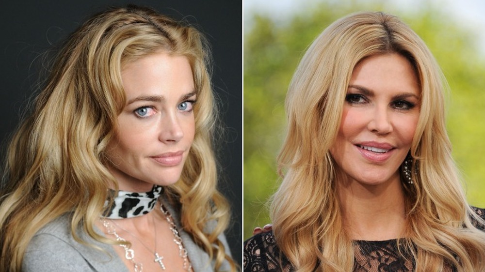 Denise Richards foudroyante (à gauche), Brandi Glanville souriante (à droite)