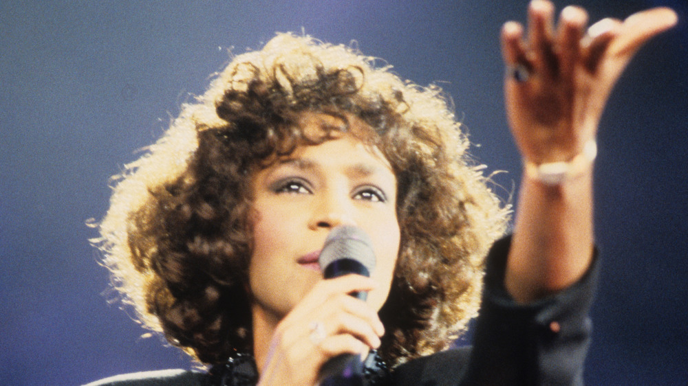 Whitney Houston chante