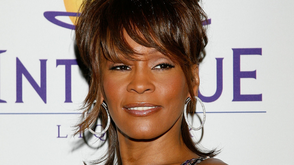 Whitney Houston souriant