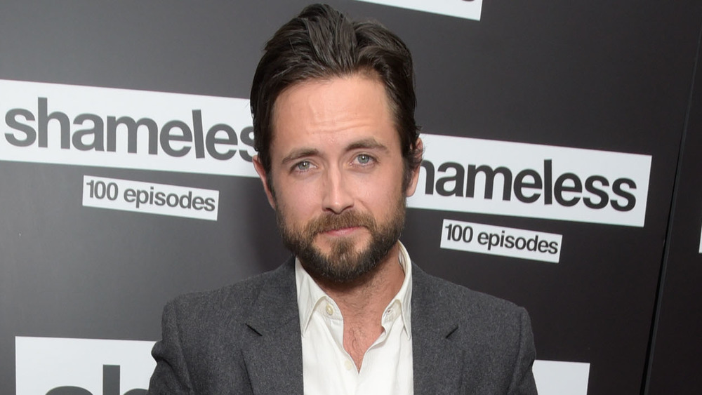 Justin Chatwin souriant 